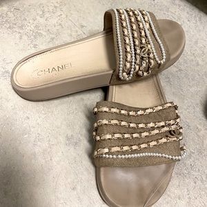 sandals with pearls on them